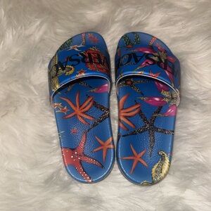 Used kids Versace slides size 36 (US SIZE 4)